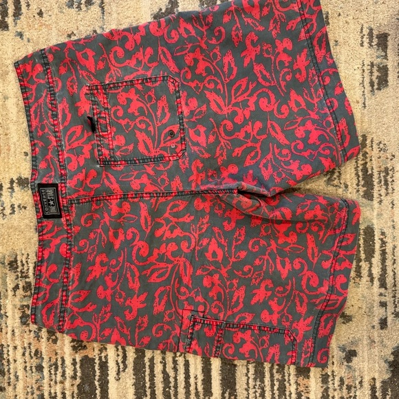 Converse All Star Shorts Mens Size 36 Red Black Geometric Pattern Swim Trunk - Picture 2 of 6